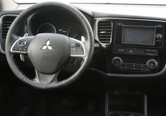 Подержанный автомобиль Mitsubishi Outlander 2012 года (14 фото)