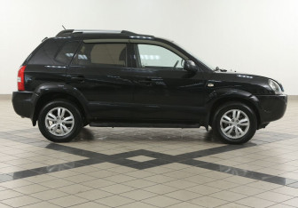 Подержанный автомобиль Hyundai Tucson 2008 года (5 фото)