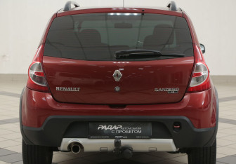 Подержанный автомобиль Renault Sandero 2014 года (3 фото)