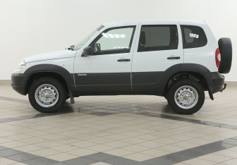 Подержанный автомобиль Chevrolet Niva 2017 года (7 фото)