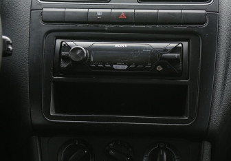 Подержанный автомобиль Volkswagen Polo Sedan 2011 года (15 фото)