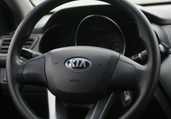 Подержанный автомобиль Kia Rio Sedan 2014 года (16 фото)