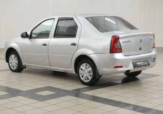 Подержанный автомобиль Renault Logan Sedan 2013 года (2 фото)