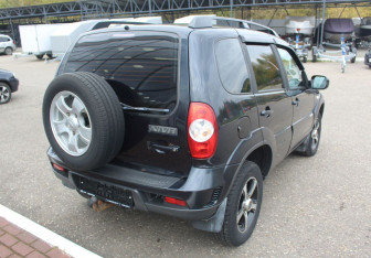 Подержанный автомобиль Chevrolet Niva 2011 года (7 фото)