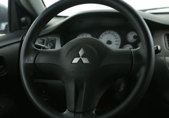 Подержанный автомобиль Mitsubishi Lancer Sedan 2007 года (16 фото)