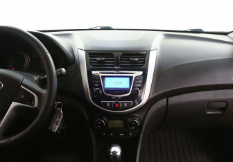 Подержанный автомобиль Hyundai Solaris Hatchback 2012 года (7 фото)