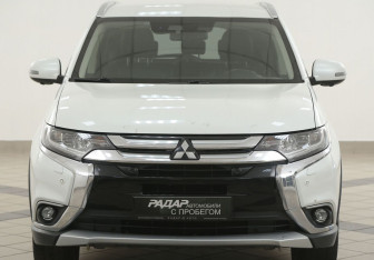 Подержанный автомобиль Mitsubishi Outlander 2017 года (6 фото)