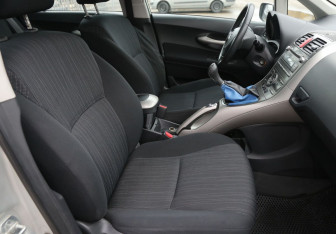 Подержанный автомобиль Toyota Auris Hatchback 2008 года (10 фото)