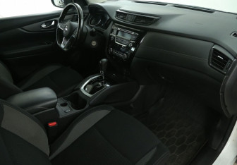 Подержанный автомобиль Nissan Qashqai 2021 года (9 фото)