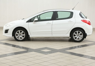 Подержанный автомобиль Peugeot 308 Hatchback 2012 года (7 фото)