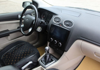 Подержанный автомобиль Ford Focus Wagon 2006 года (11 фото)