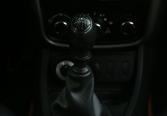 Подержанный автомобиль Renault Duster 2014 года (15 фото)