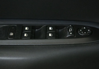 Подержанный автомобиль Citroen C4 Hatchback 2012 года (18 фото)