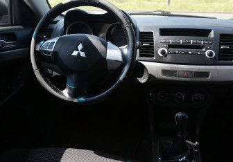 Подержанный автомобиль Mitsubishi Lancer Sedan 2007 года (14 фото)