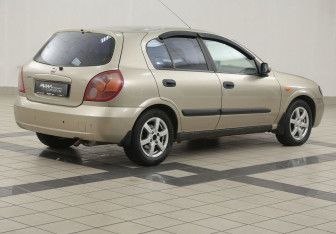 Подержанный автомобиль Nissan Almera Hatchback 2004 года (4 фото)