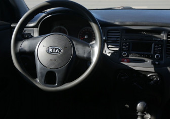 Подержанный автомобиль Kia Rio Sedan 2010 года (14 фото)