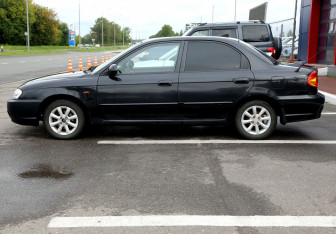 Подержанный автомобиль Kia Spectra Sedan 2007 года (8 фото)