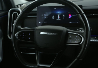 Подержанный автомобиль Jaecoo J7 2023 года (19 фото)