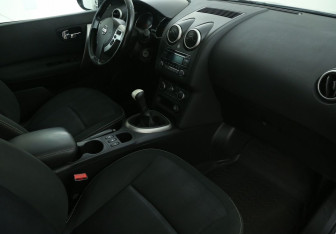 Подержанный автомобиль Nissan Qashqai 2012 года (9 фото)