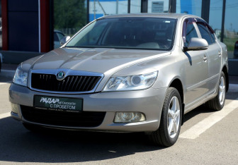 Подержанный автомобиль Skoda Octavia Liftback 2011 года (3 фото)
