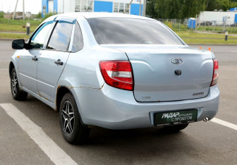 Подержанный автомобиль LADA (ВАЗ) Granta Sedan 2013 года (4 фото)