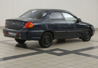 Подержанный автомобиль Kia Spectra Sedan 2007 года (4 фото)