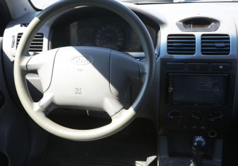 Подержанный автомобиль Kia Rio Wagon 2005 года (14 фото)