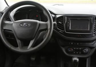 Подержанный автомобиль LADA (ВАЗ) Vesta Sedan 2016 года (14 фото)