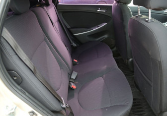 Подержанный автомобиль Hyundai Solaris Hatchback 2012 года (11 фото)