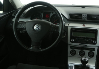 Подержанный автомобиль Volkswagen Passat Wagon 2008 года (14 фото)