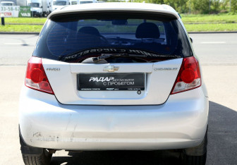 Подержанный автомобиль Chevrolet Aveo Hatchback 2006 года (5 фото)