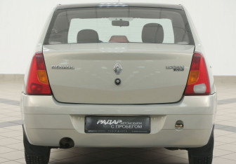 Подержанный автомобиль Renault Logan Sedan 2006 года (3 фото)