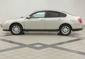 Подержанный автомобиль Nissan Teana 2006 года (7 фото)