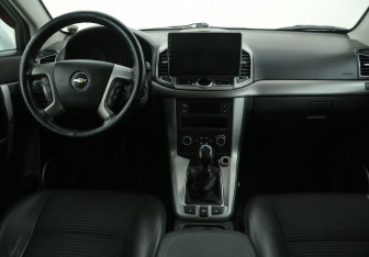 Подержанный автомобиль Chevrolet Captiva 2012 года (12 фото)