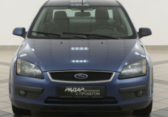 Подержанный автомобиль Ford Focus Sedan 2006 года (6 фото)