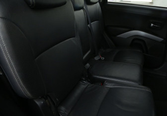 Подержанный автомобиль Mitsubishi Outlander 2011 года (11 фото)