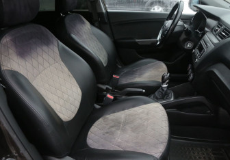 Подержанный автомобиль Kia Rio Sedan 2016 года (10 фото)