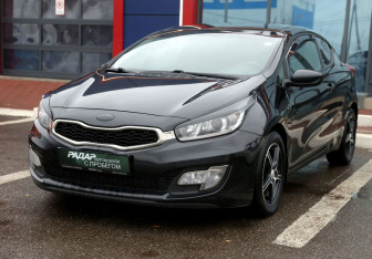 Подержанный автомобиль Kia Ceed Hatchback 2013 года (3 фото)