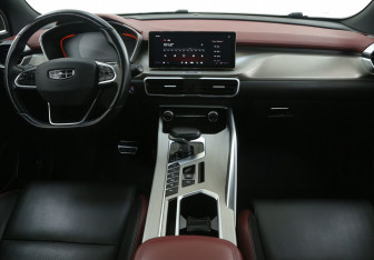 Подержанный автомобиль Geely Coolray 2022 года (12 фото)