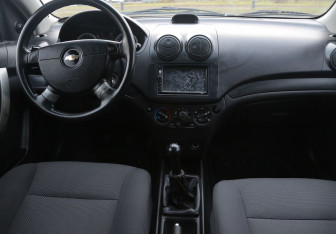 Подержанный автомобиль Chevrolet Aveo Sedan 2006 года (12 фото)