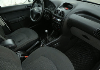 Подержанный автомобиль Peugeot 206 Sedan 2008 года (9 фото)