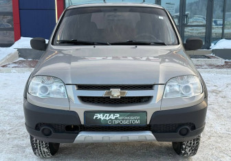 Подержанный автомобиль Chevrolet Niva 2011 года (2 фото)
