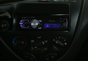 Подержанный автомобиль Ford Focus Sedan 2003 года (13 фото)