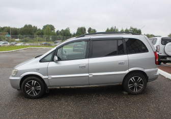 Подержанный автомобиль Opel Zafira Compactvan 2002 года (4 фото)