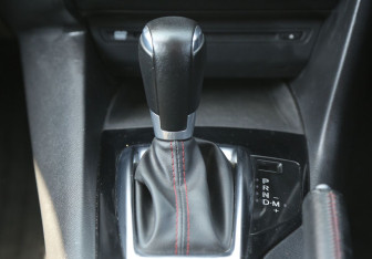 Подержанный автомобиль Mazda Axela Hatchback 2014 года (13 фото)