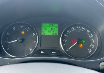 Подержанный автомобиль Skoda Fabia Hatchback 2012 года (16 фото)