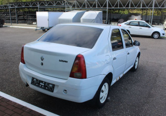 Подержанный автомобиль Renault Logan Sedan 2009 года (7 фото)