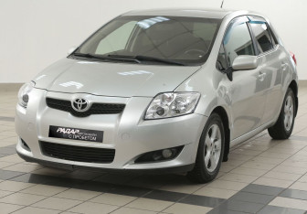 Подержанный автомобиль Toyota Auris Hatchback 2007 года (8 фото)