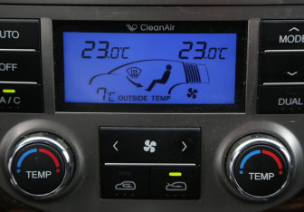 Подержанный автомобиль Hyundai Santa Fe 2010 года (17 фото)