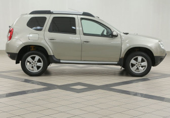 Подержанный автомобиль Renault Duster 2015 года (5 фото)